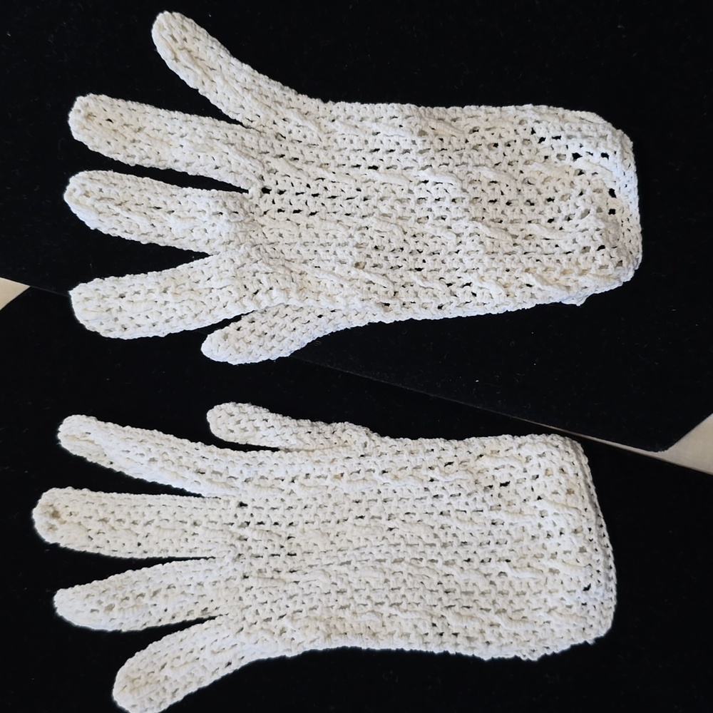 Vintage 1930s Ivory Crochet Gloves S or M - Picture 3 of 8
